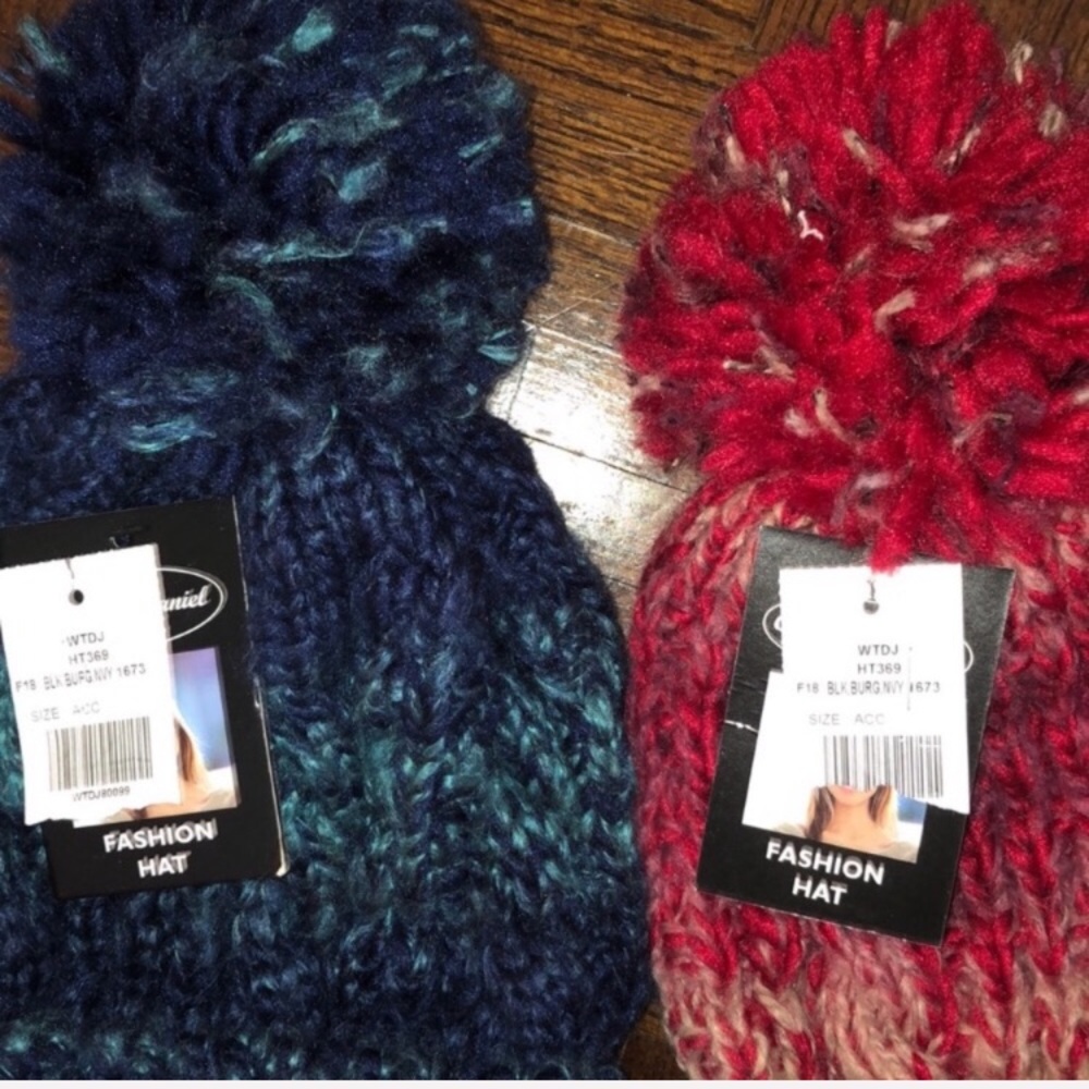 🛷CD🛷BUNDLE OF WOMEN’S COZY CHUNKY BEANIES🛷 - Picture 4 of 6